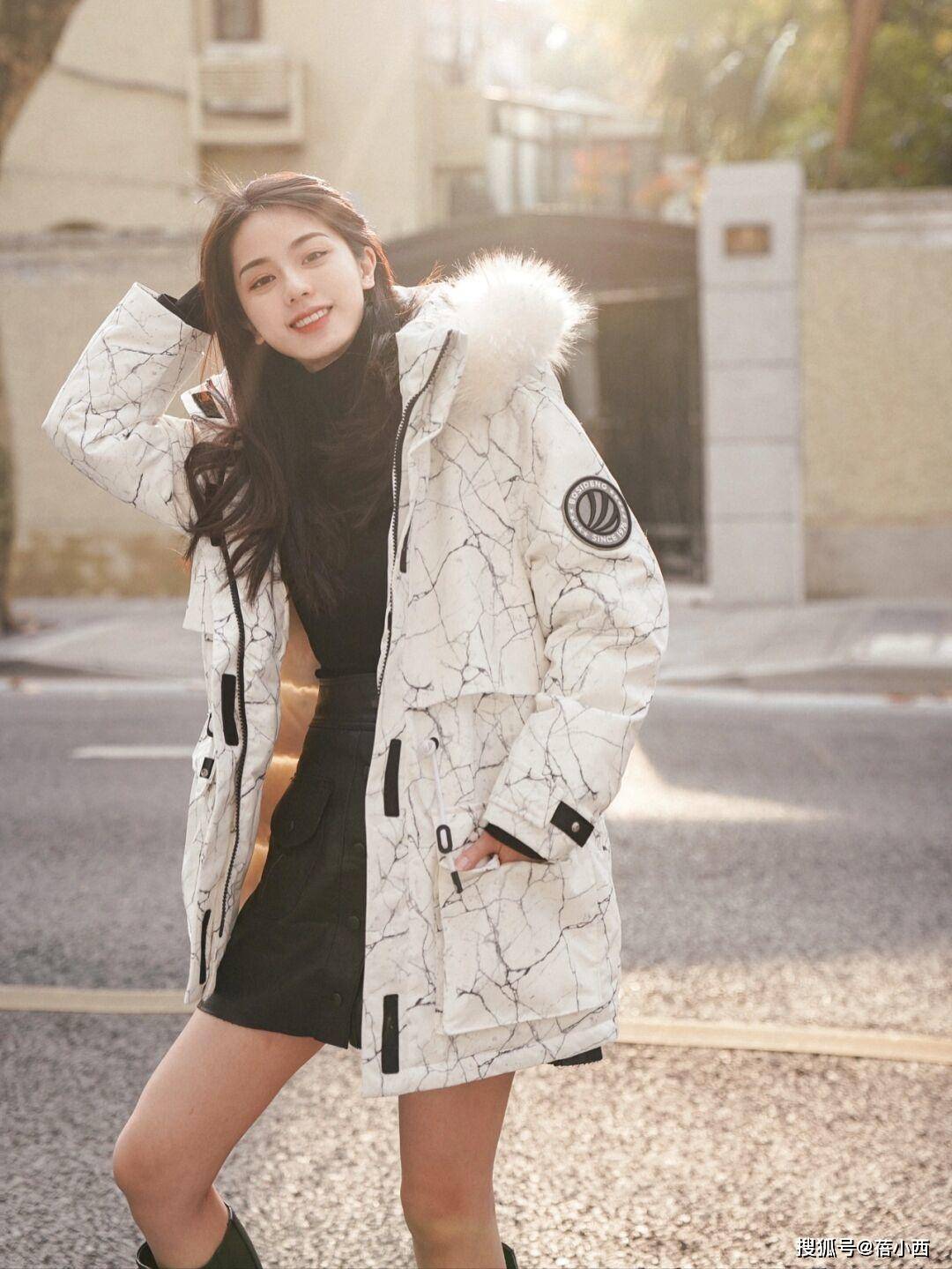 黑色 时髦的女人，一定要有一件适合自己的“羽绒服”，已帮你选好款式
