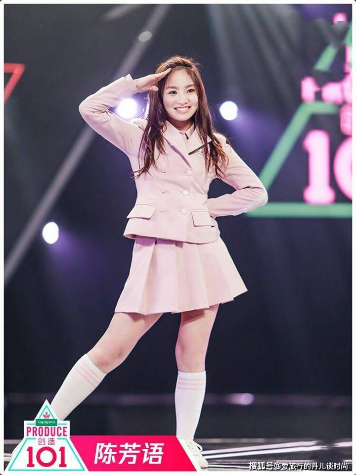 黑色 90后小花陈芳语身材好,衣品也很高,每一套穿搭都很高级