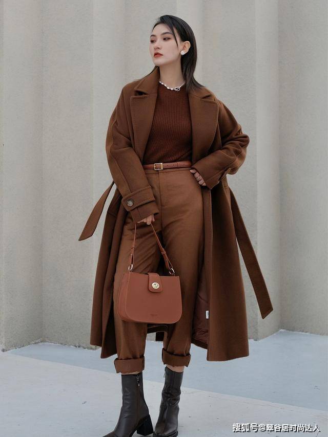 姐妹 “高腰裤＋短靴”才是小个子出街首选，显高显腿长，还能提升气质