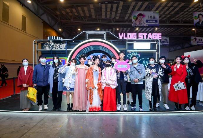 舞台|百位大V集结青岛星光闪耀!微博2021超级红人节热闹来袭!