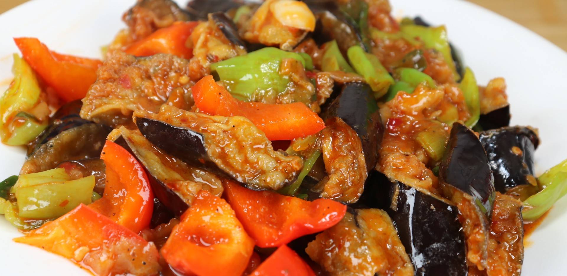 推荐这道红烧茄子的经典做法营养美味全家人都喜欢吃哟