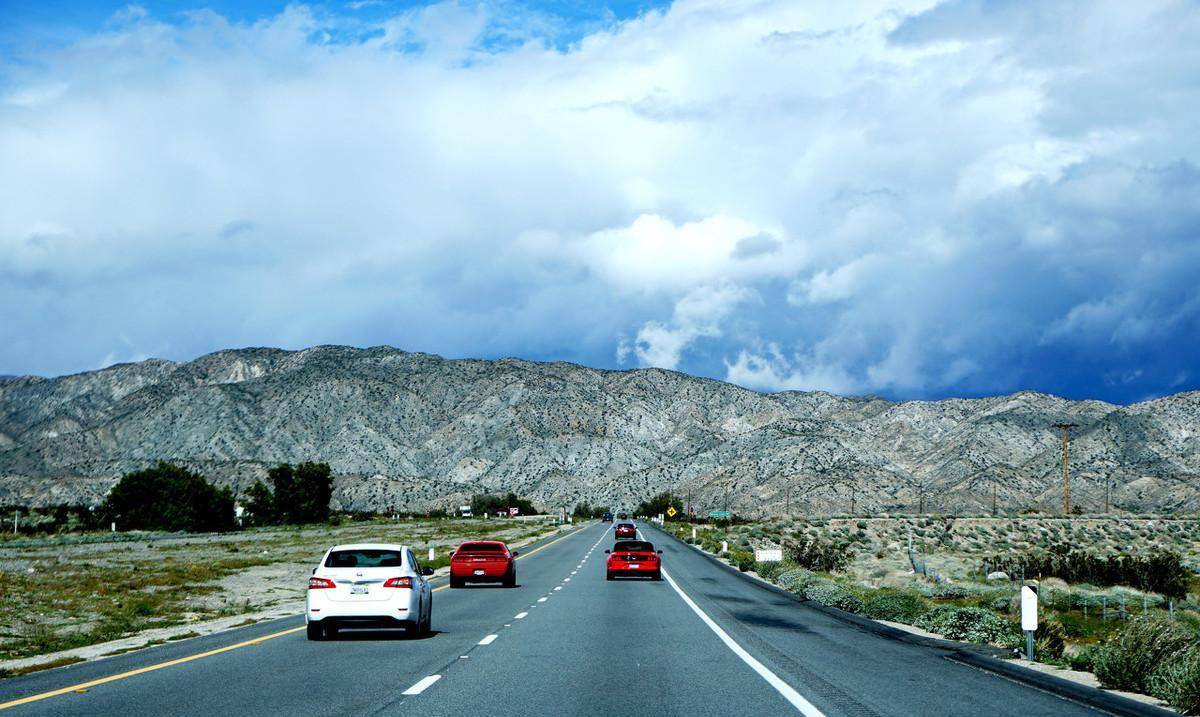 一年涌入200多万辆车自驾游客高达700多万这座城市在青海