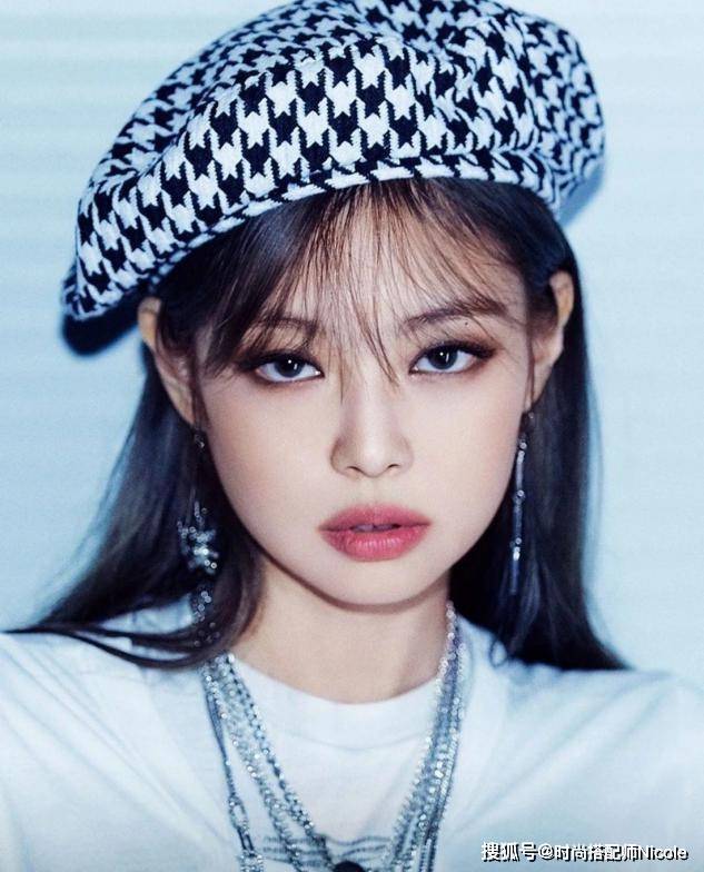 Nicole显脸小、头包脸、变时髦，拥有这款“帽子”，就能时髦整个冬天