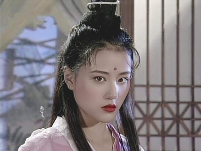 1994年,周海媚在《倚天屠龙记》中饰演周芷若,无论是前期的温柔善良