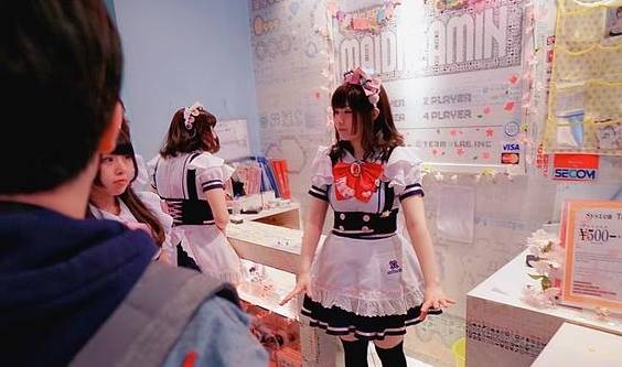日本女仆店又出新花样，女仆需单穿“内衬裤”，方便“服务”客人
