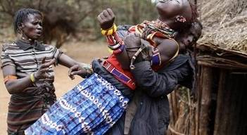 非洲“神秘”部落，新娘在结婚当天却发出凄惨哭喊，原因让人心碎