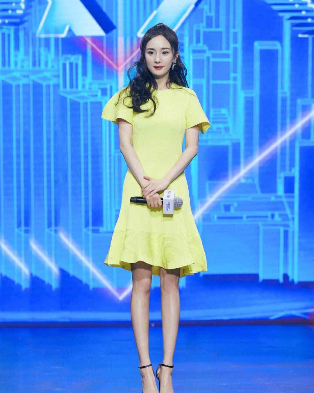 大腿 一双美腿，是杨幂最直接的名片！