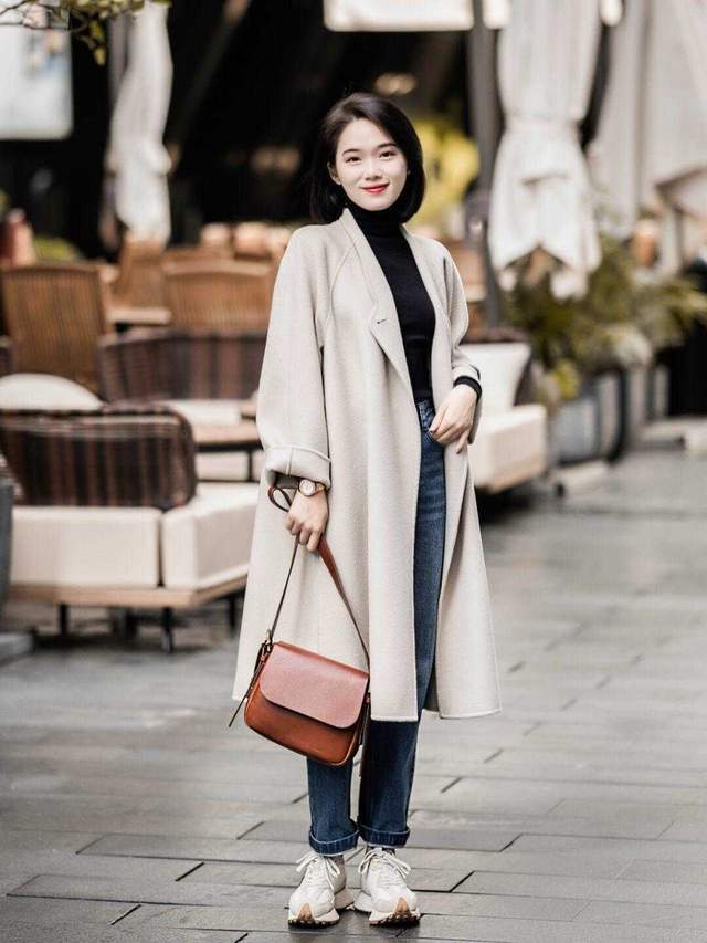 黑色 这个冬季天寒地冻，今年流行“大衣+裤子”温暖优雅，女神范十足