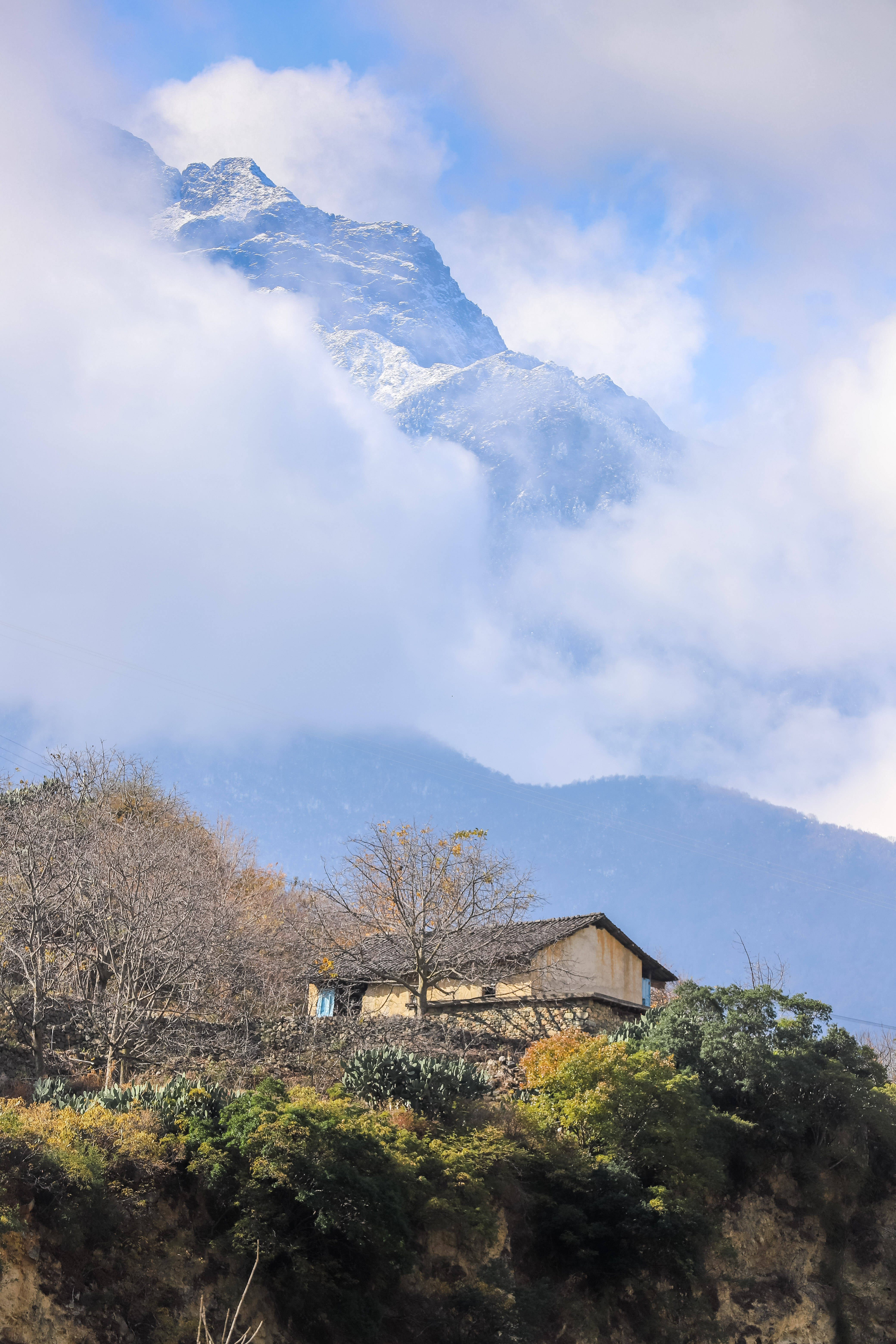自驾318川藏线,甘孜州泸定这座雪山,风景太美了