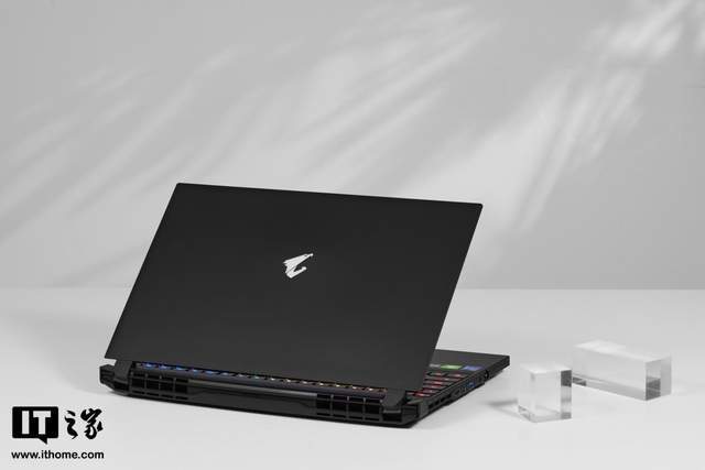 评测|AORUS 15P XD RTX 游戏本评测：130W RTX 3070 加持，跑满 300Hz 电竞屏