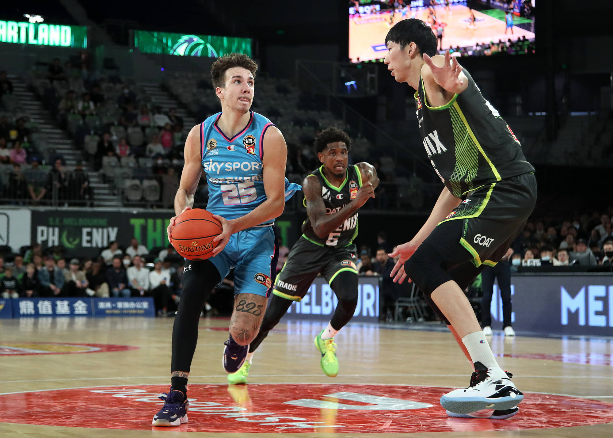 破坏者|NBL-凤凰双杀破坏者两连胜 周琦8+2帽遭遇争议判罚制胜暴扣2加1