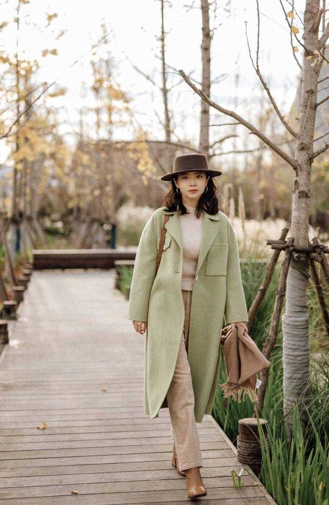 颜色 小个子女生这样穿时髦大气，大衣搭配针织衫+阔腿裤，显高又显瘦