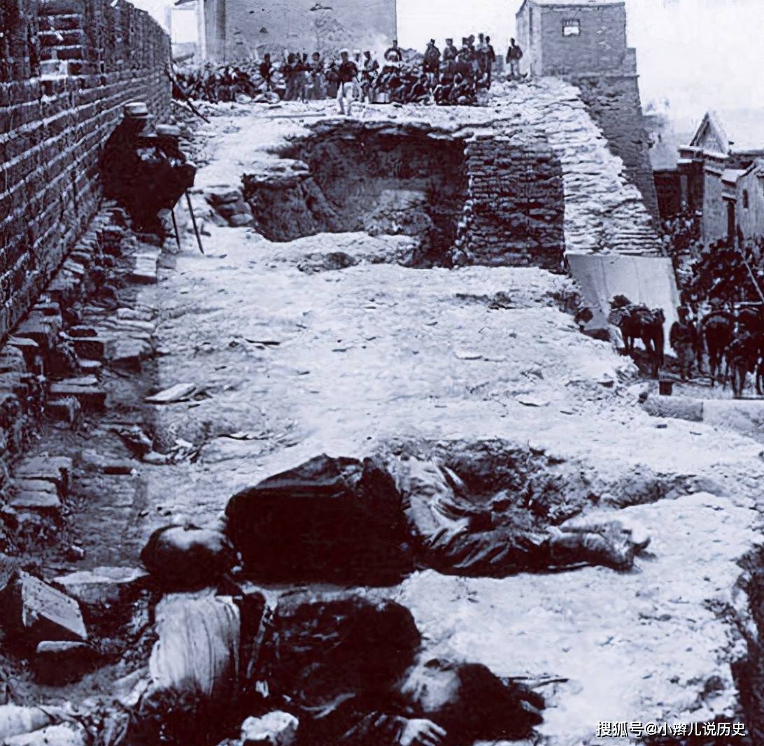 八国联军罪证老照片日本兵强抢未成年女孩英国刽子手当街杀人