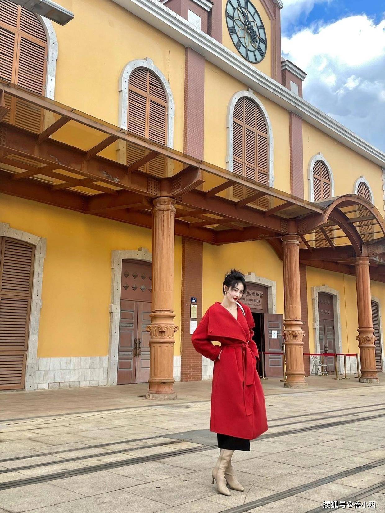 下半身 冬季还是穿“红色大衣”最洋气,配裤子、裙子,比你想象中更高级