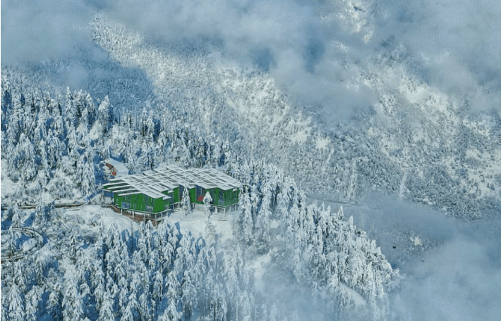 晋网红 这个冬天,把眉山穿在身上,谁看谁心动~