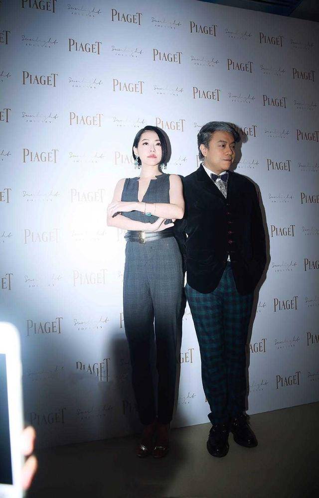 高跟鞋 小S蔡康永太默契！一个穿连体裤性感优雅，一个穿格纹裤利落帅气