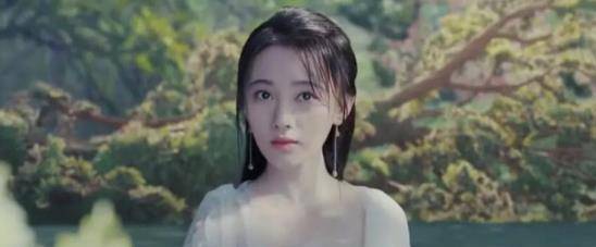 美貌鞠婧祎的头发破案了，没有头发缝是小心机，操作过程很累人
