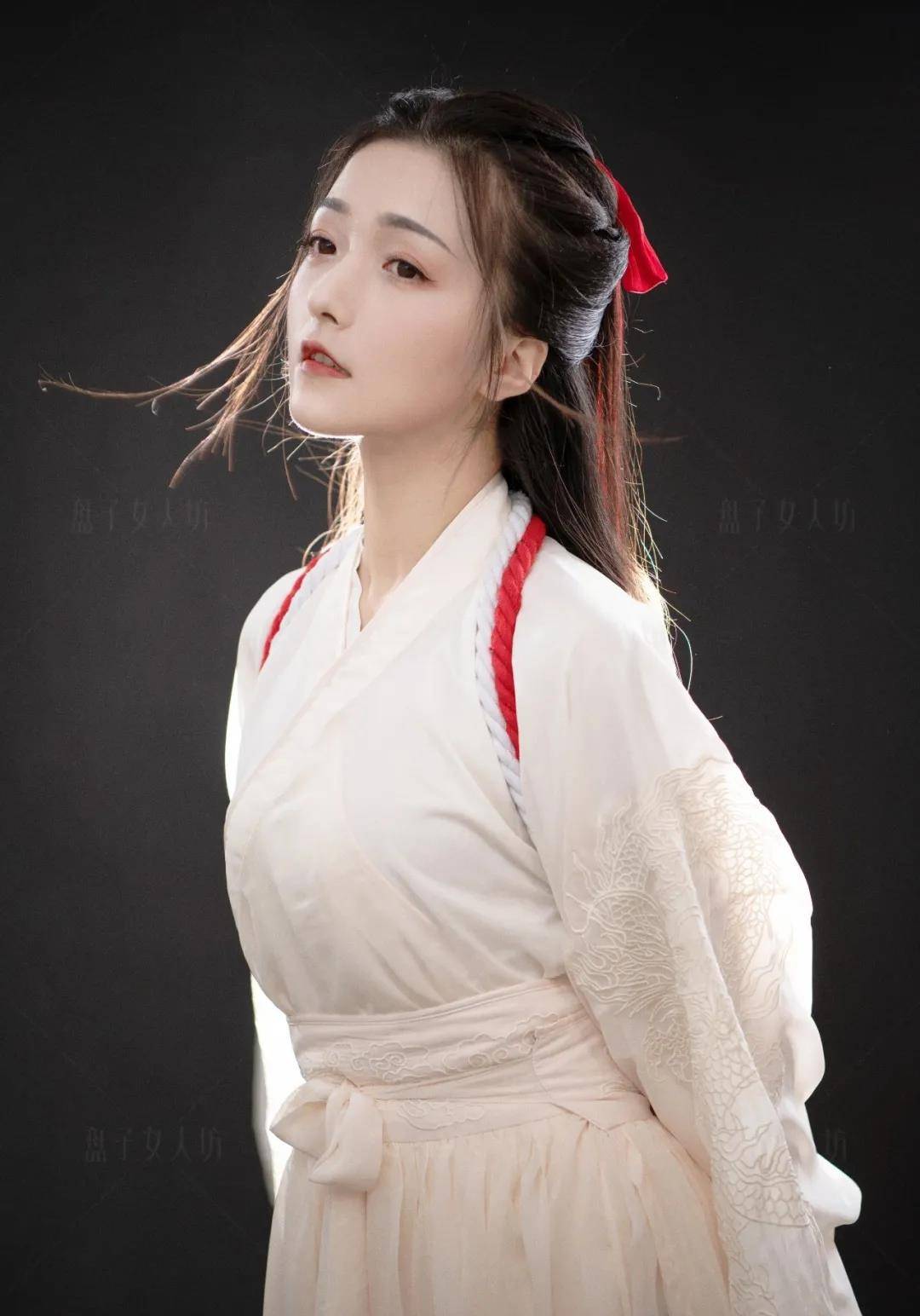 盘子女人坊客片欣赏闪闪发光的神明少女系列