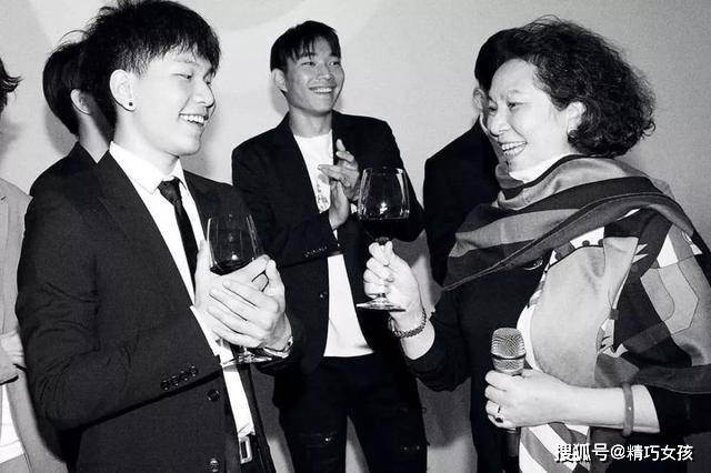 排场陈坤为儿子庆生太有排场,周迅舒淇等好友助阵,奶奶原来这么年轻