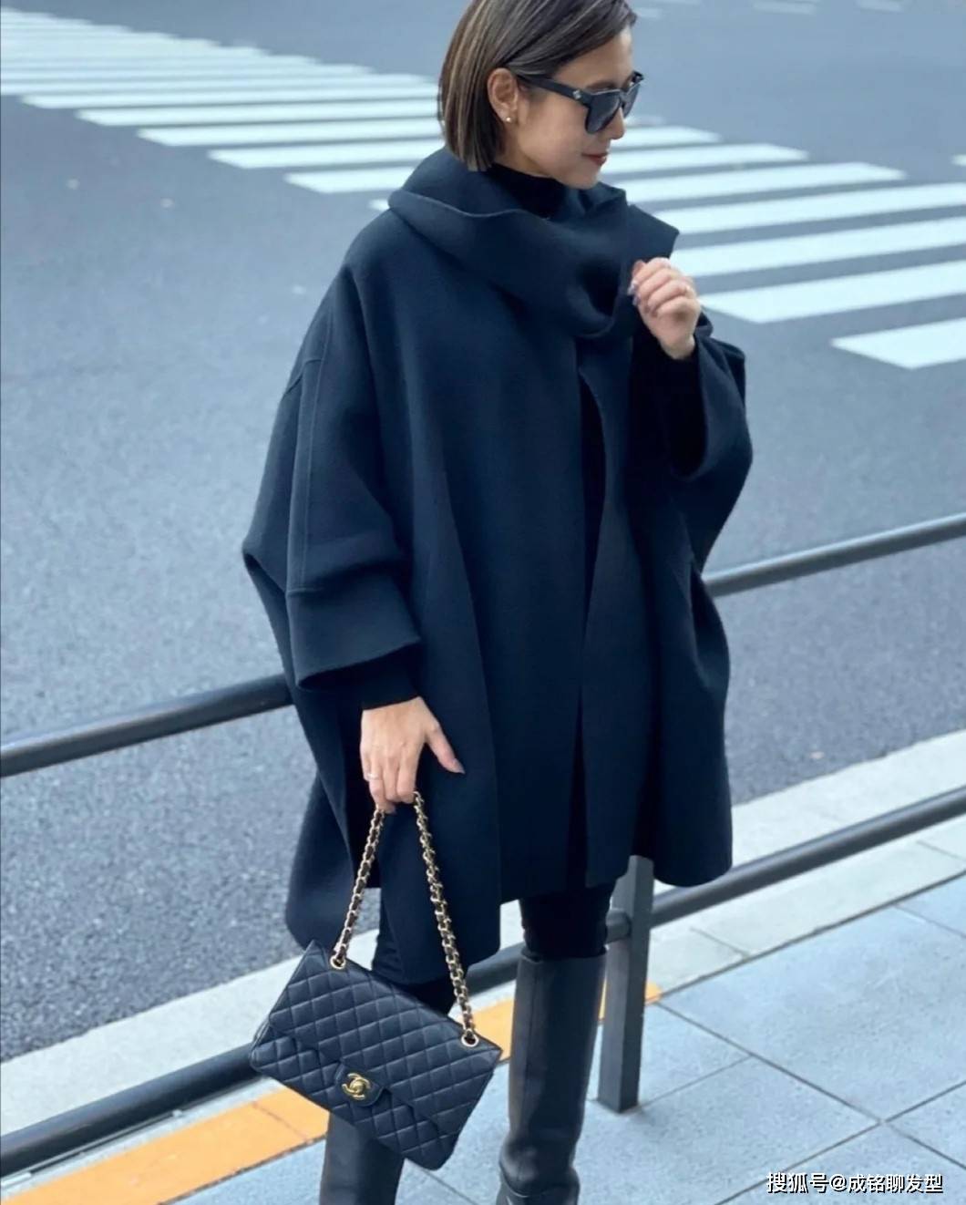 服装 越简单越高级，女人过了四十就别穿得太花哨，这几种搭配洋气减龄