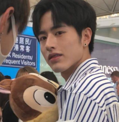 任豪刘海是遮丑神器？男明星也不例外，娱乐圈有多少藏在头发里的帅哥