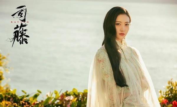 因为|司藤，在看服化道的同时，看看植物精是如何谈恋爱的