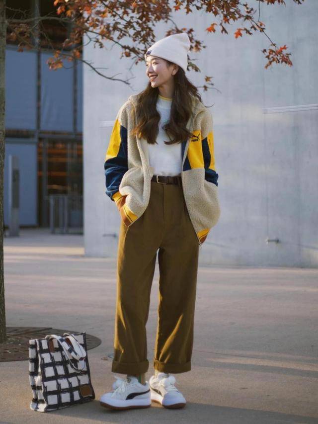 身材 短款T恤+高腰阔腿裤