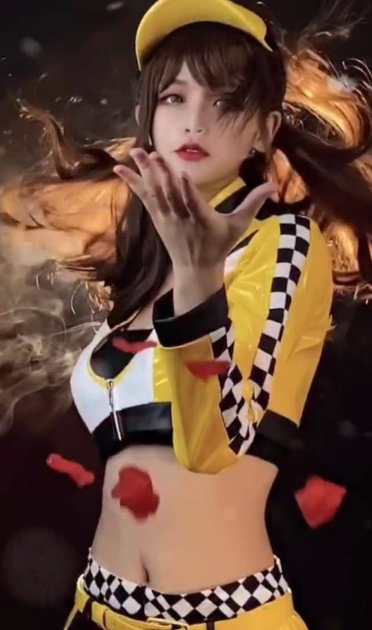 这是一方面的原因,小慧君在火之前有签约经纪公司