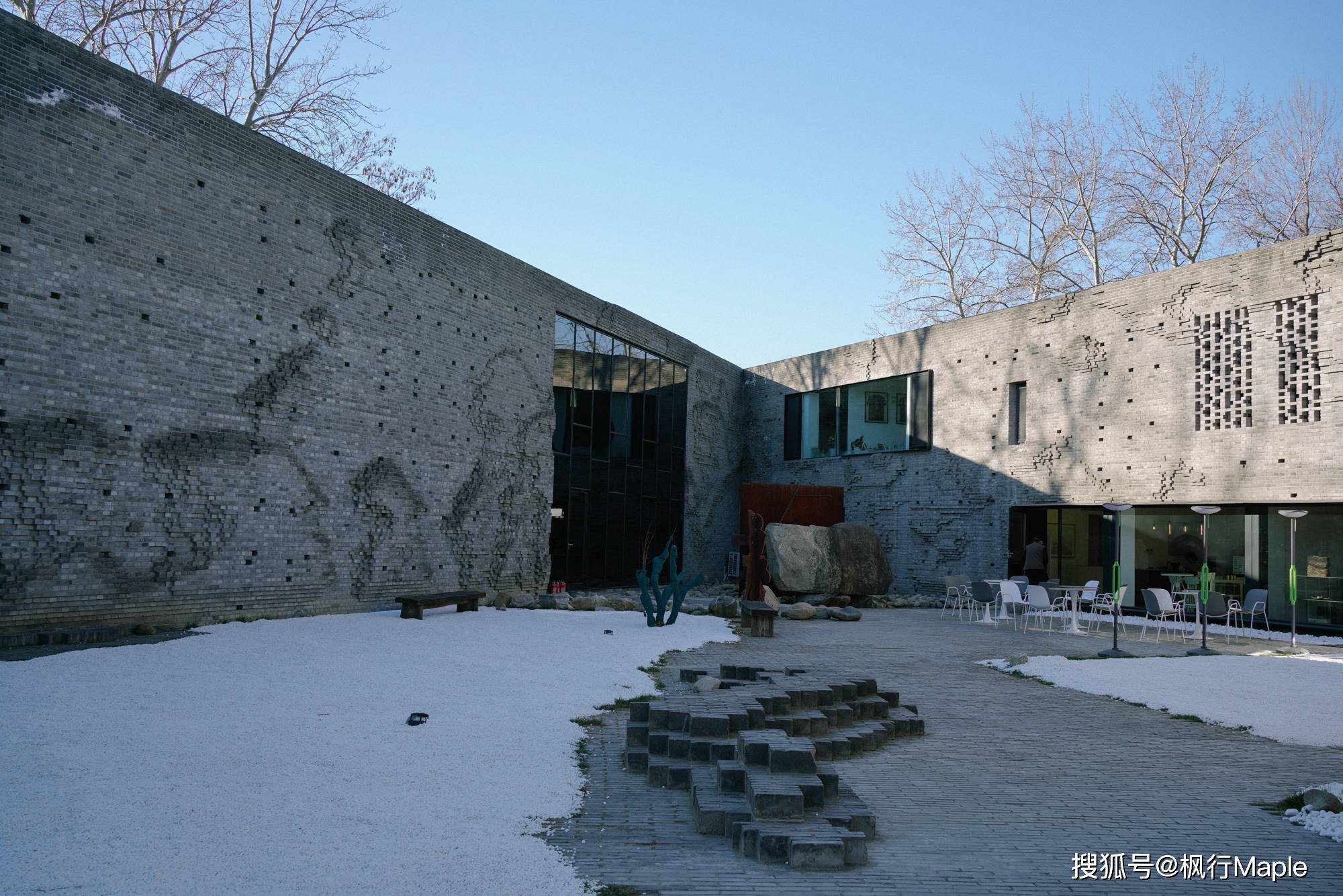 北京三影堂这个宝藏免费摄影展摄影师给拍照免费打印带回家