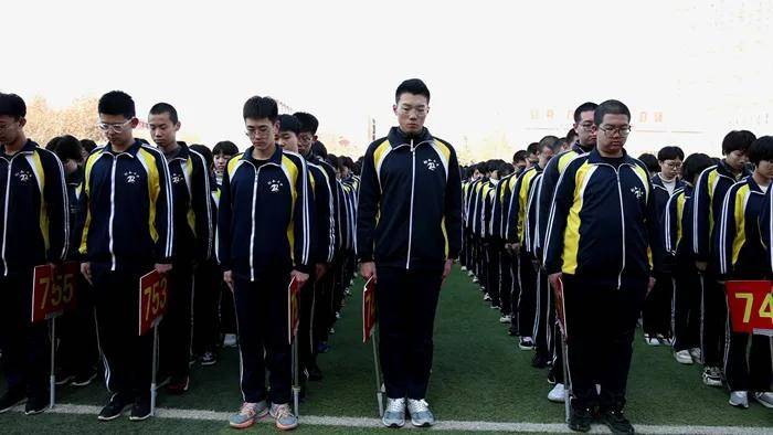 衡水二中举行南京大屠杀国家公祭日悼念活动_祭奠南京大屠杀遇难同胞