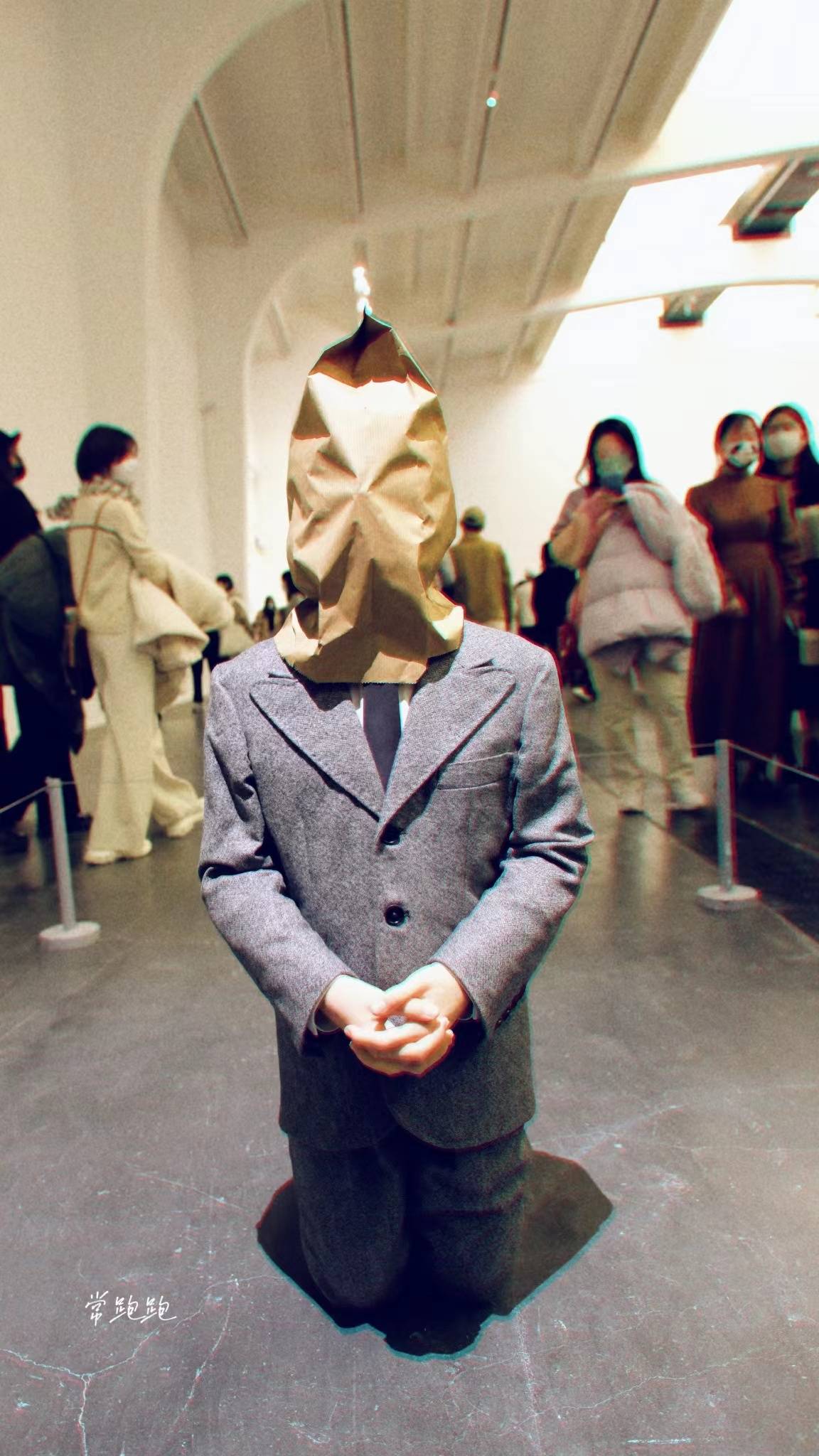 那根|“卡特兰：最后的审判” ：不止那根天价香蕉 藏在黑色幽默的审视中