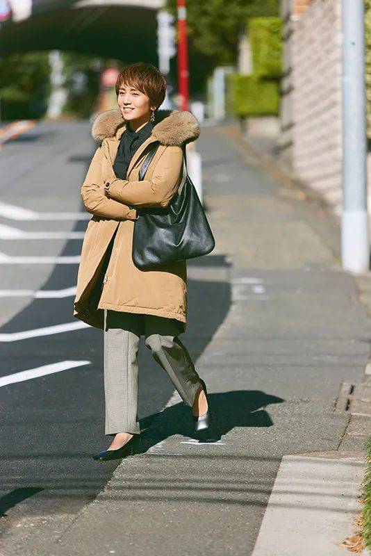 黑色 普通人穿棉衣参考来了 棉服这么穿不臃肿