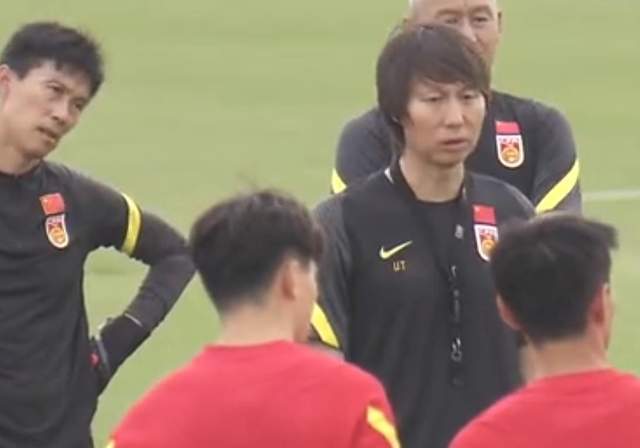 棄將|32歲“李鐵棄將”中超再現(xiàn)神奇1幕：?jiǎn)螆?chǎng)78次傳球0失誤！