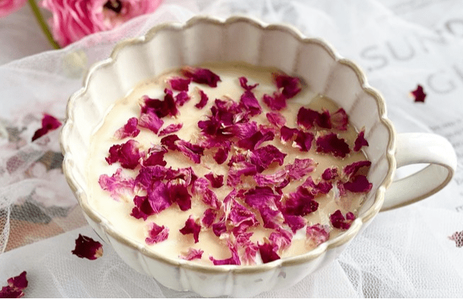 蜂蜜玫瑰炖奶入口即化美容养颜