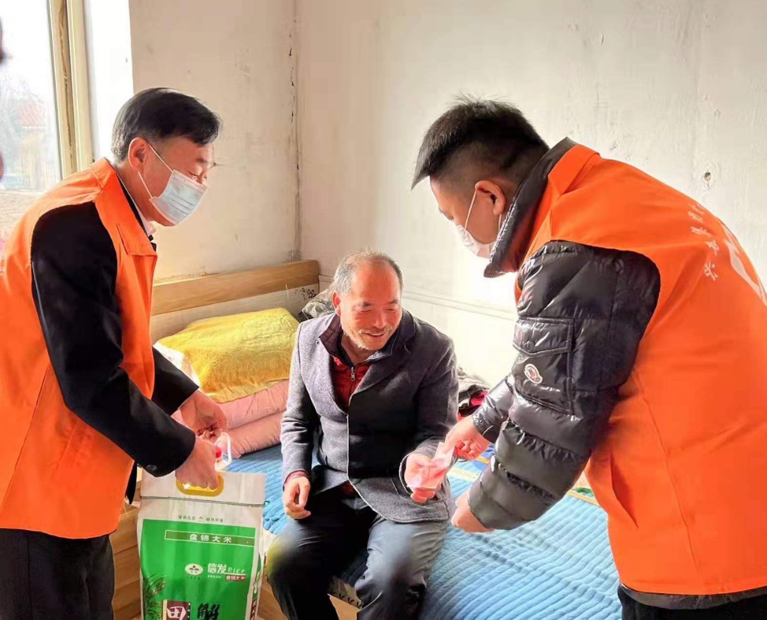 企业家汪向臣:以公益慈善反哺社会是企业家的责任_老人_爱心_盖州市