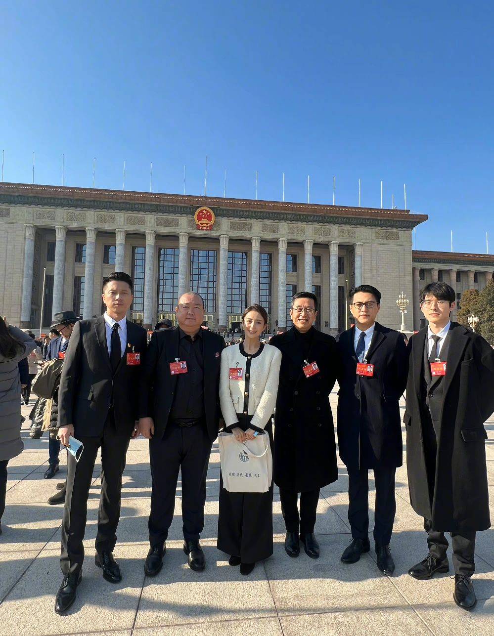 佟丽娅 文代会明星阵容太强，周冬雨佟丽娅C位受追捧，刘涛军人站姿抢镜