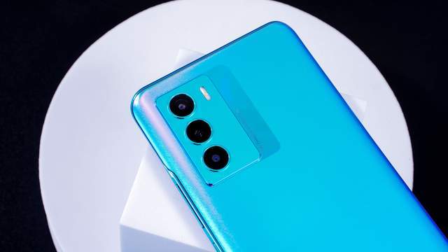 设计|vivo T1图赏：青蓝渐变机身，千元颜值担当