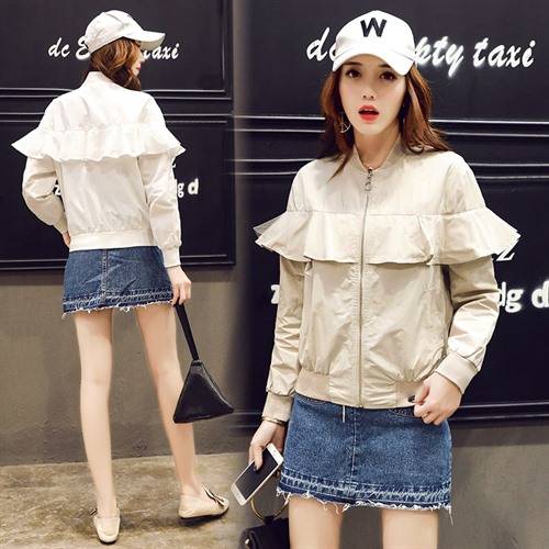 黑色 不单调，也不浮夸，刚刚好。