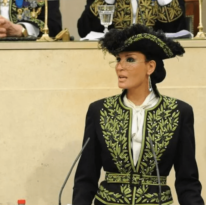 莫扎王妃:嫁仇人之子,成王室最有权势的女人,让布吕尼黯然失色_哈马德