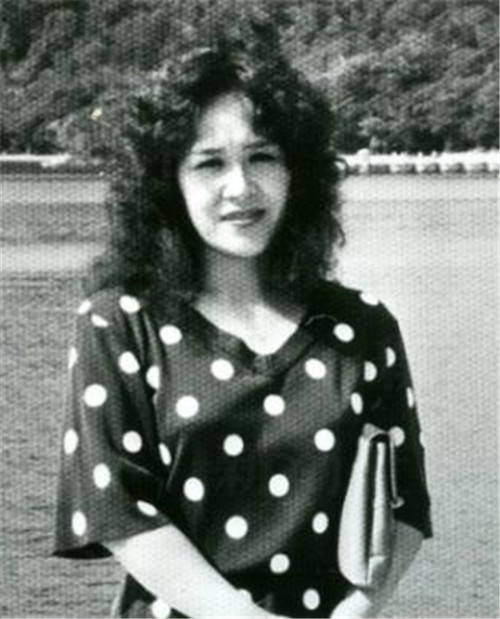 1982年，日本女子杀人逃亡，15年整容7次，案件失效前21天说漏嘴_