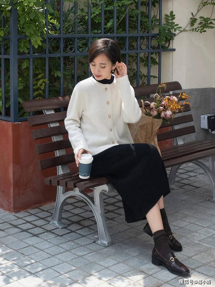 黑色 穿来穿去还是小黑裙最好看，特别是这3条中长款，简约百搭有气质