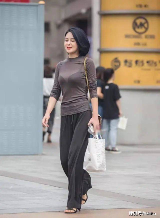 棉质 30岁的女人在穿搭上要很有讲究,就可以让你温婉大方又显魅力