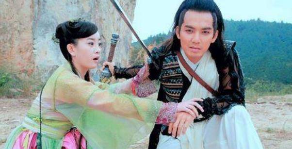 因为|二人同演《天涯明月刀》走红，今一人销声匿迹，一人终熬成二线