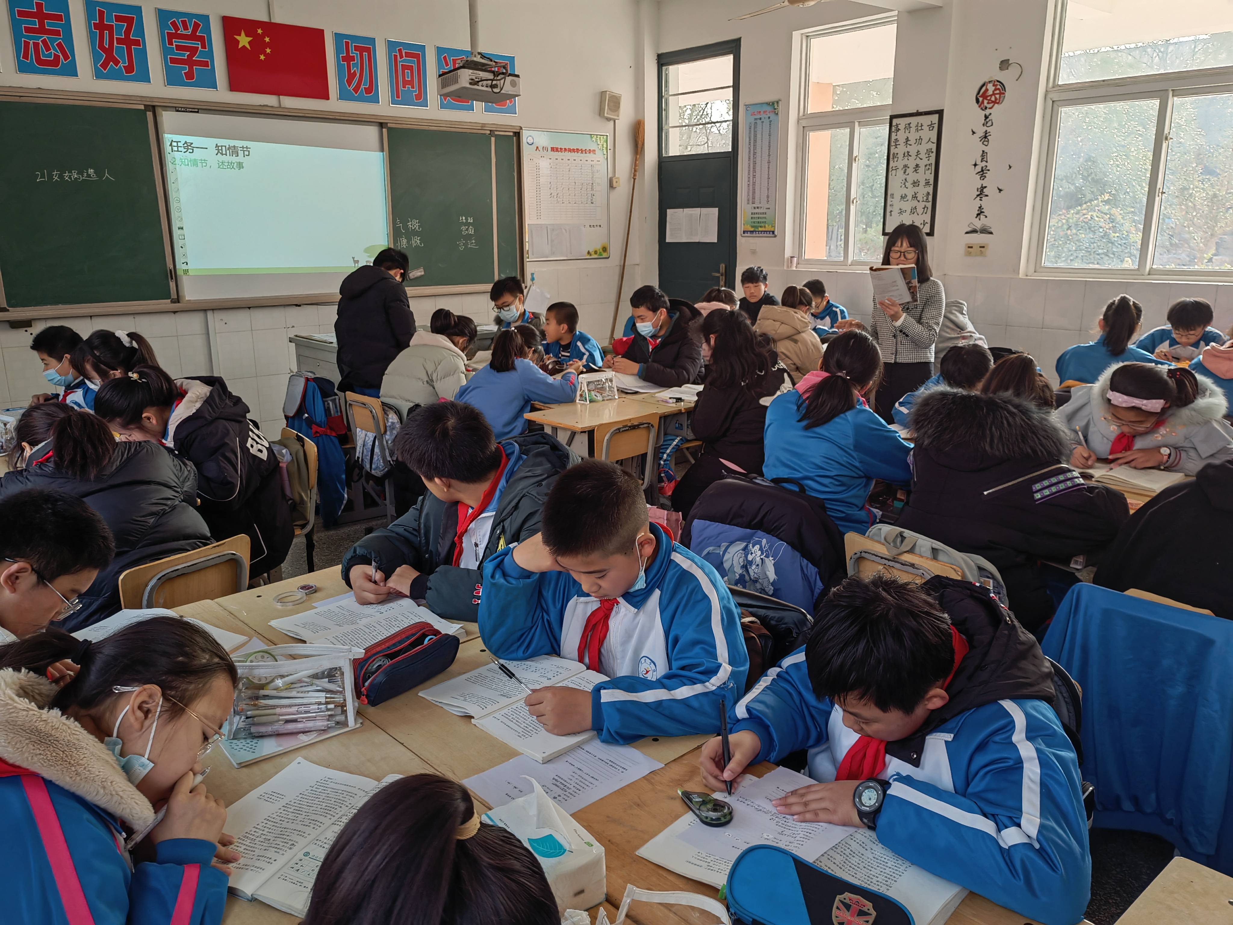 以赛促成长精彩齐绽放陈俊学校承办第五届百课千人第三共同体教学竞赛