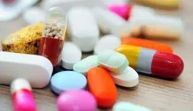 毛囊发际线对颜值的影响有多大?20岁的小姐姐秒变50岁的老阿姨…