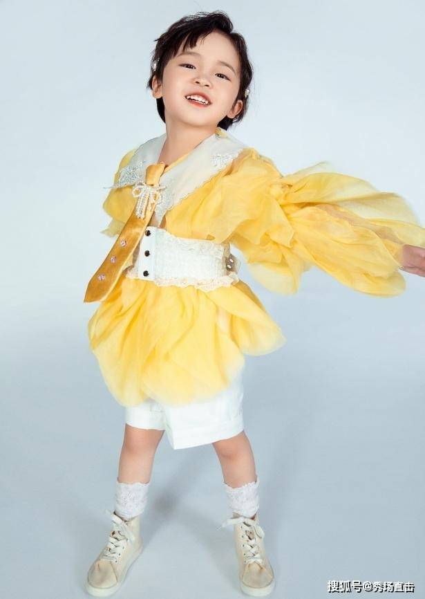 从容|2021 FASHION TOP时装周网络人气季军-周思怡