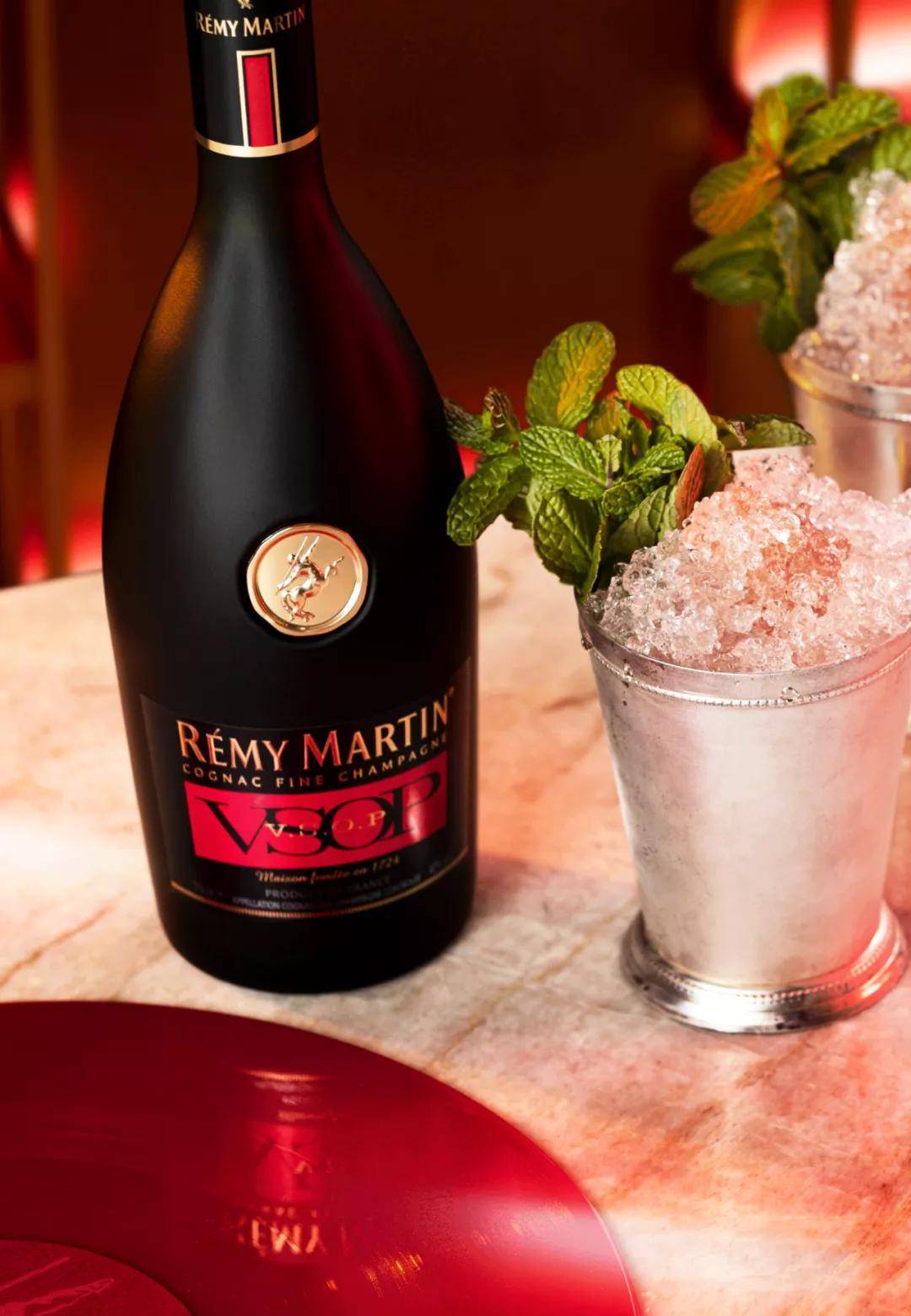 京彩邑刻这个周末人头马君度在found158等你