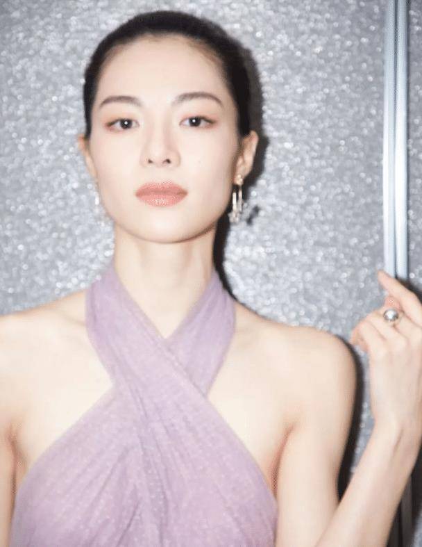 变化那些削骨“一刀切”的明星还好吗？有的已垮掉，小方脸成最后赢家