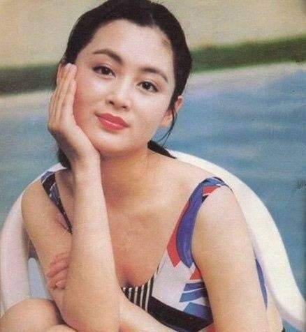 变化那些削骨“一刀切”的明星还好吗？有的已垮掉，小方脸成最后赢家