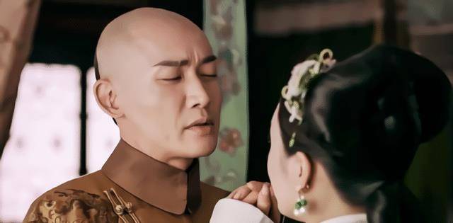 变化那些削骨“一刀切”的明星还好吗？有的已垮掉，小方脸成最后赢家